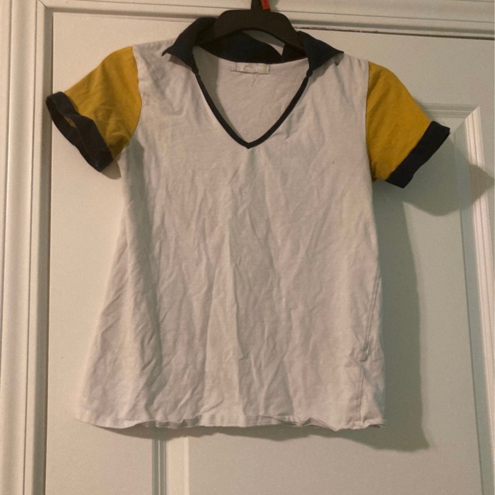 This is a short sleeved shirt, it has three different colors on it